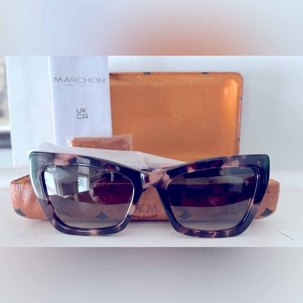 NWT Authentic MCM rose/tortoise green cat eye sunglasses